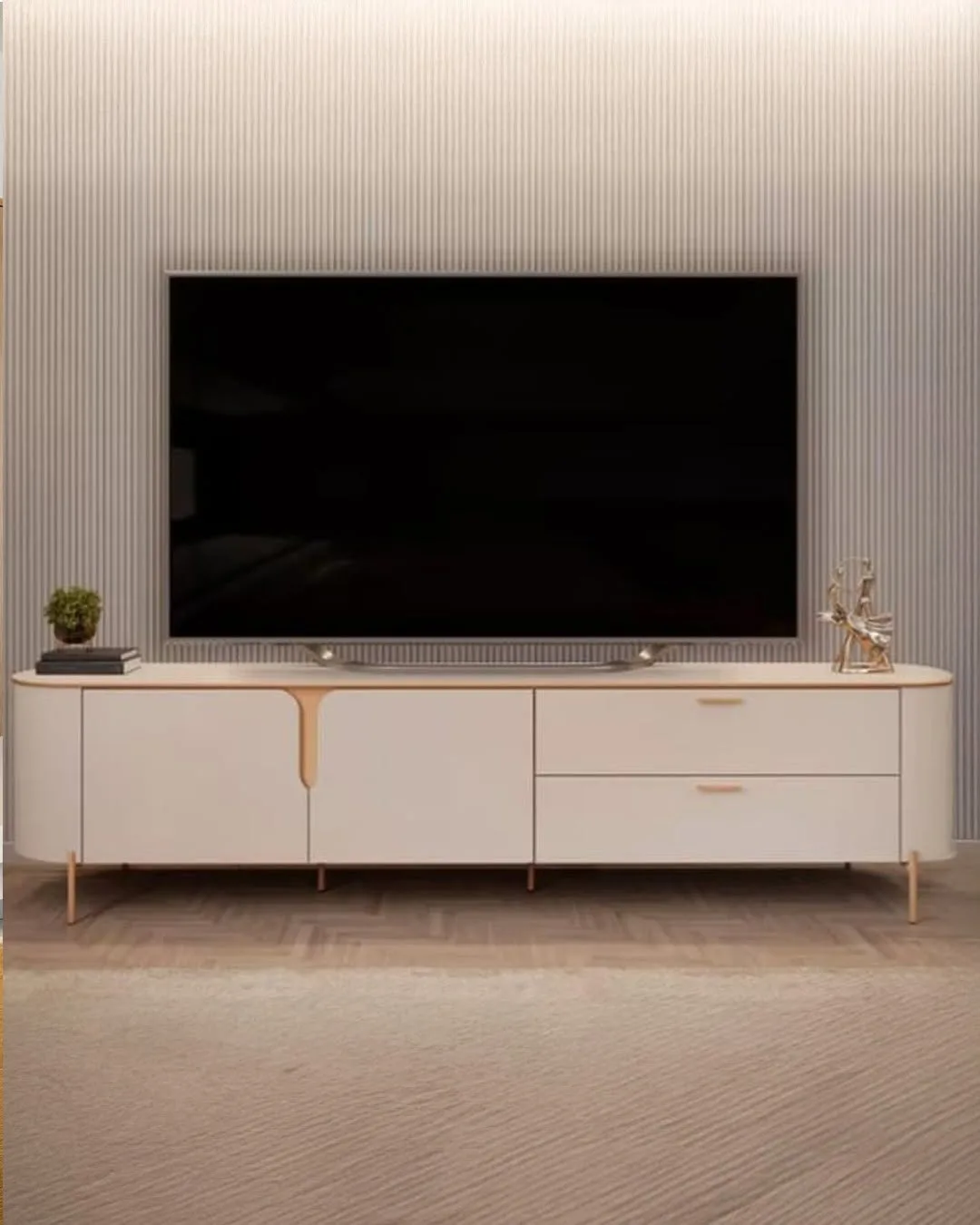 Sala com painel ripado e móvel para televisão
